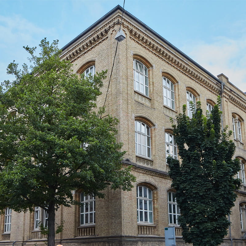 Außenansicht eines historischen Gebäudes in Wiesbaden, Standort der Internationalen Familienbildungsstätte Hedi Konrad