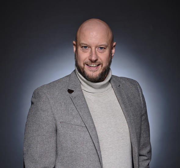 Porträt von Bastian Hans, dem Geschäftsführer des AWO Kreisverbandes Wiesbaden e.V.