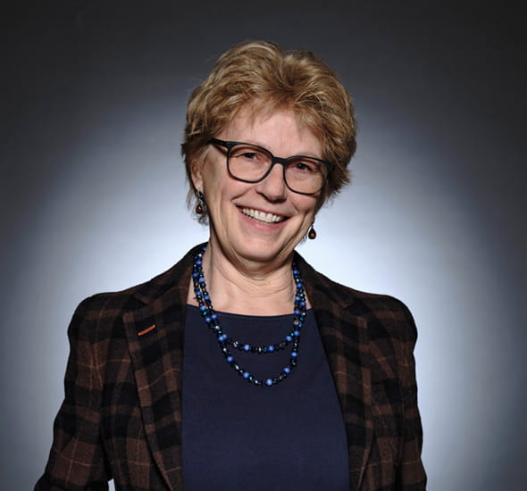 Porträt von Evelyn Pflugradt, Beisitzerin im Vorstand des AWO Kreisverbandes Wiesbaden e.V.